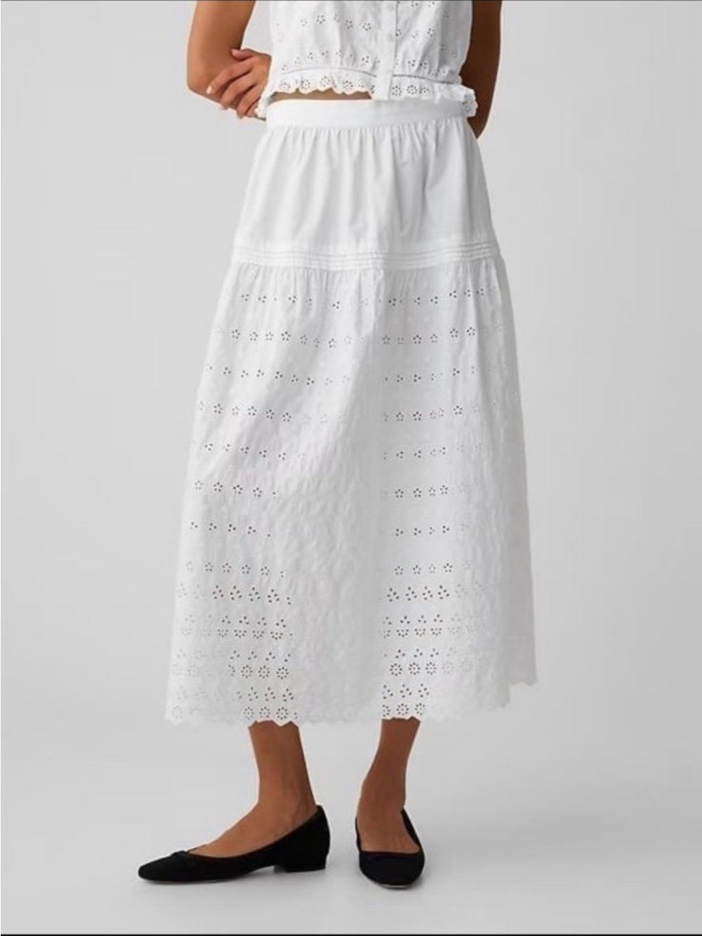 Dôen X GAP White Eyelet Midi Skirt with Scalloped Hem